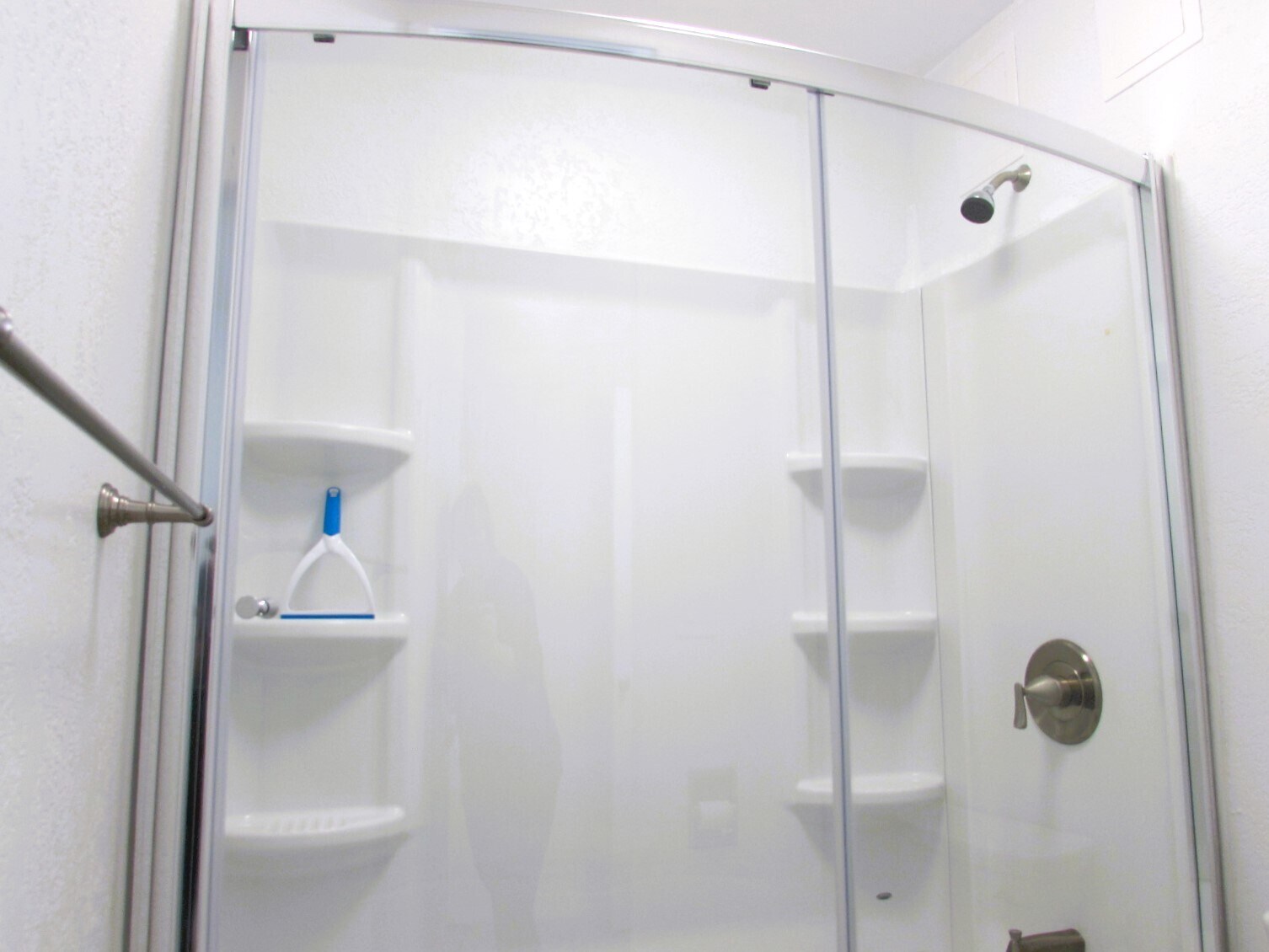 Building Photo - 3150 Lakeside Dr