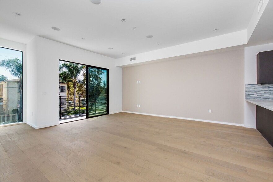 Building Photo - 2015 S Redondo Blvd