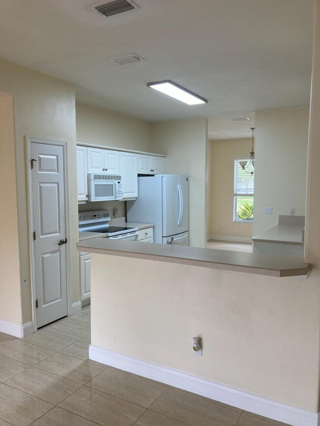 Building Photo - 432 Airport Rd