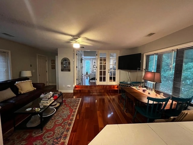Primary Photo - 2128 N Hoyne Ave