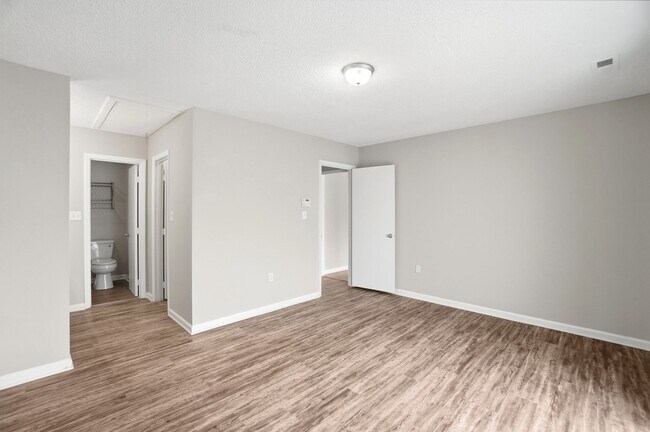 Building Photo - 3 Bedroom Ranch with a 2 Car Garage!