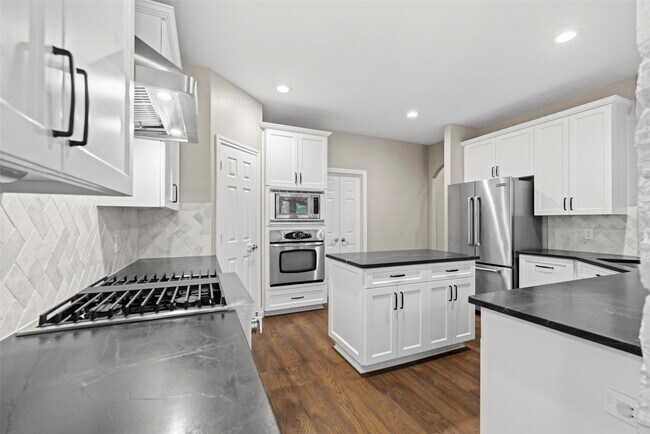 Building Photo - 2203 Sekola Ln