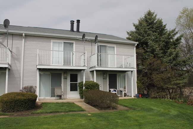 Primary Photo - 440 Meadow Green Ln