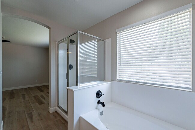 Building Photo - Newly Remodeled 3 bedroom in Goodyear!