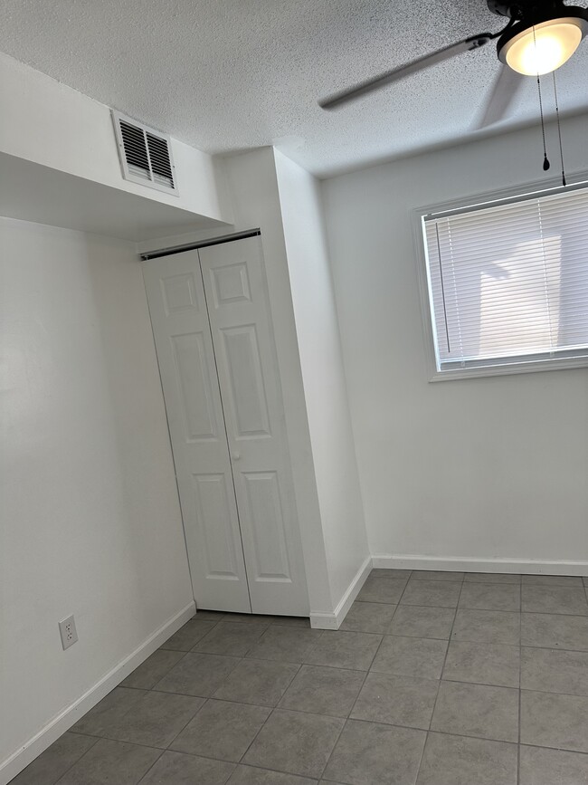 Building Photo - 182 E Market St