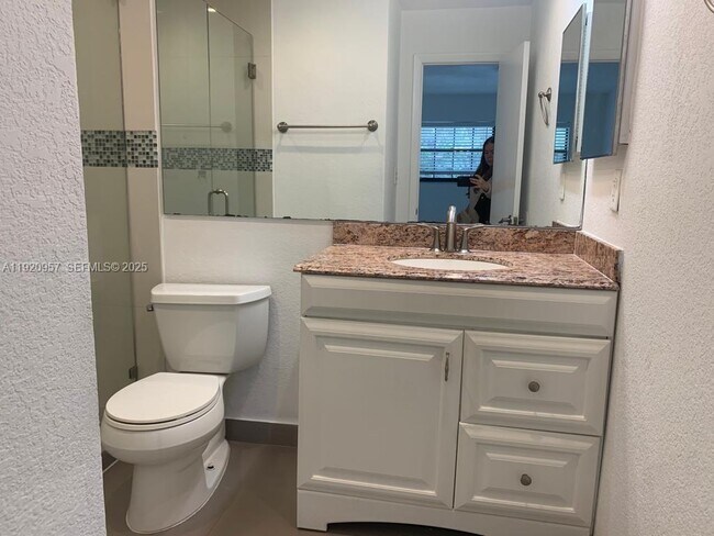 Building Photo - 907 NE 199th St