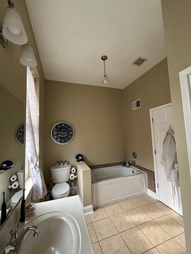 Second Floor Bathroom 1.0 - 3240 Missouri Ave