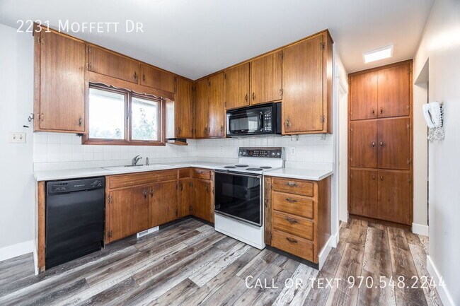 Building Photo - 2231 Moffett Dr