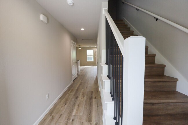 Building Photo - 216 N Cleveland Ave