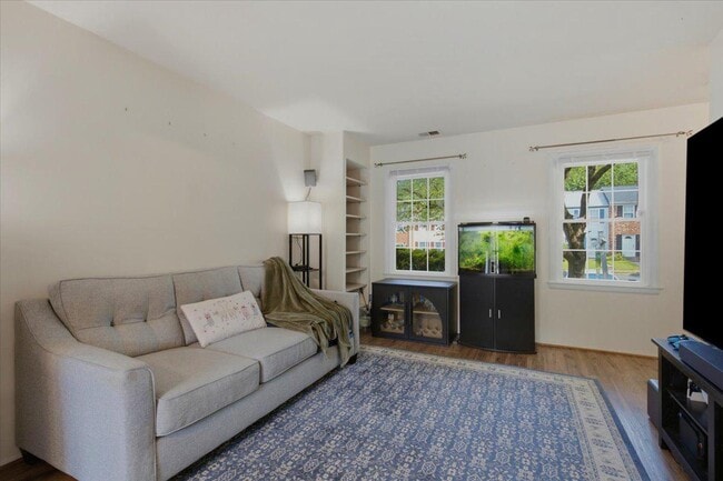 Building Photo - 899 Holborn Ct