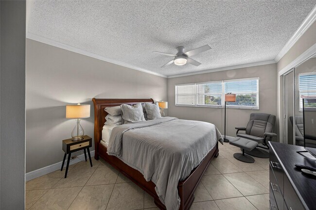 Building Photo - 3180 NE 48th Ct