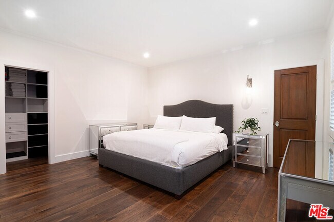 Building Photo - 106 N Citrus Ave