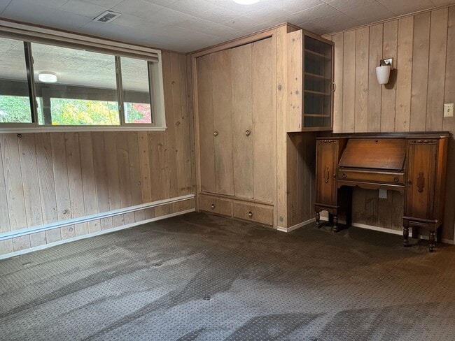 Building Photo - Cozy 5 bedr 3 bath rambler with daylight basement, minutes to Somerset schools