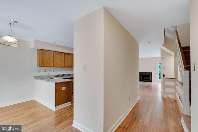 entrance - 430 Churchill Ct