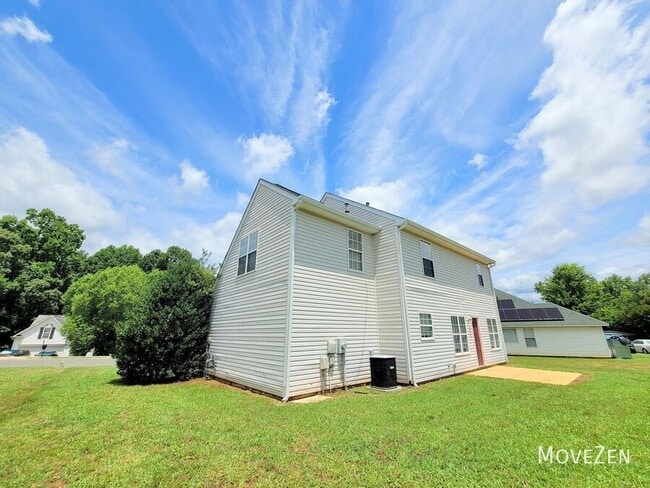 Building Photo - 13531 Willow Falls Rd
