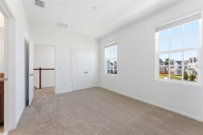 Building Photo - 1889 Seawall Wy