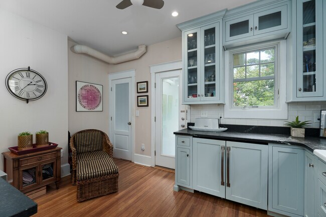 Building Photo - 44 Markham Rd