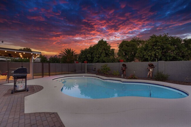 Building Photo - 4 Bed Home in Scottsdale Quarter!!