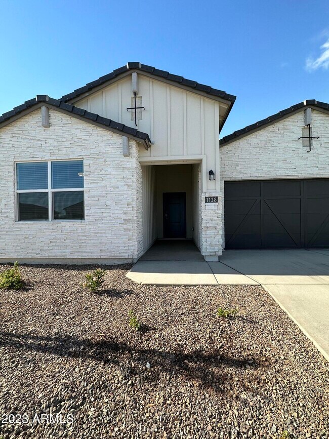 Building Photo - 1128 E Horro Rd