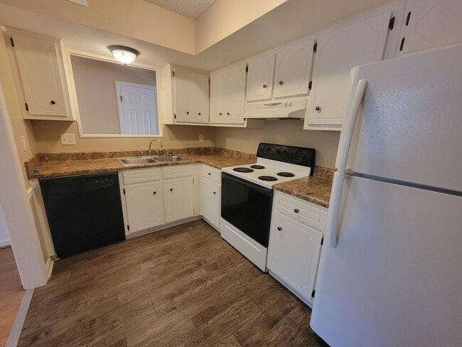 Building Photo - 2309 Creekview Dr