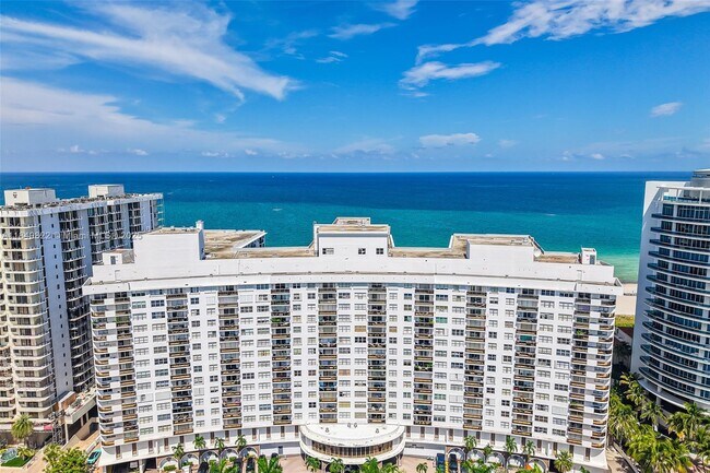 Primary Photo - 6039 Collins Ave