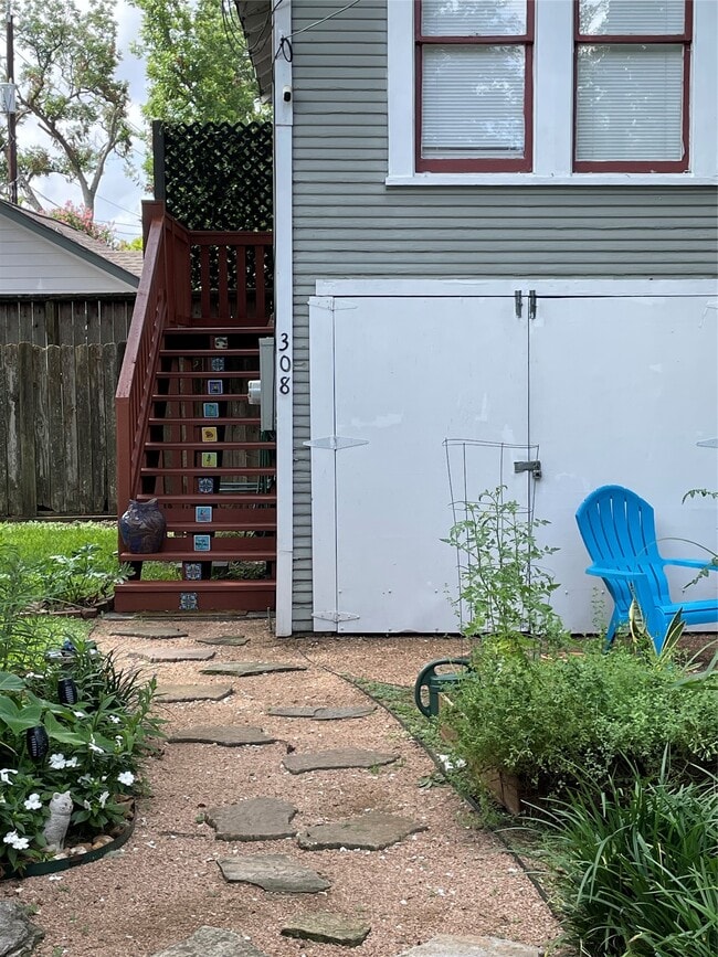 Building Photo - 308 E 23rd St