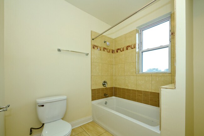Building Photo - 5014 N Harding Ave