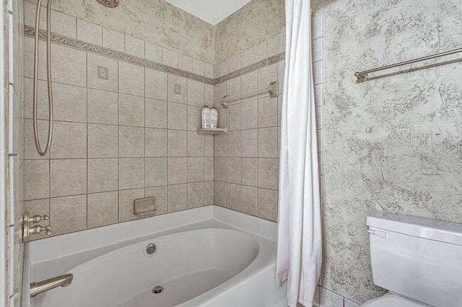 Building Photo - 816 Beazer Ln