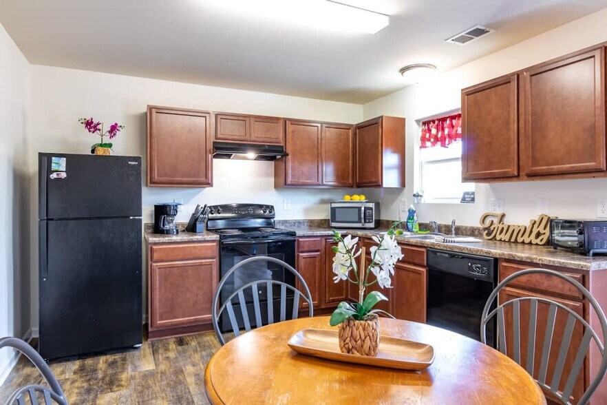 Building Photo - 752 Compass Trl