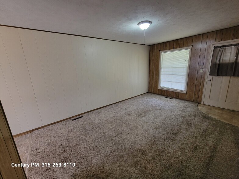 Building Photo - 1822 S Bonn Ave