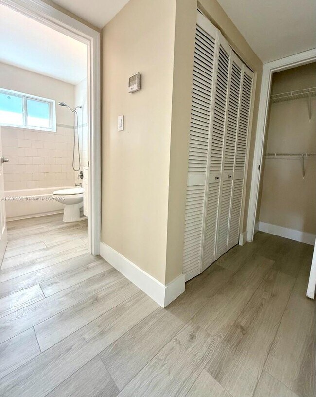 Building Photo - 716 NE 7th St