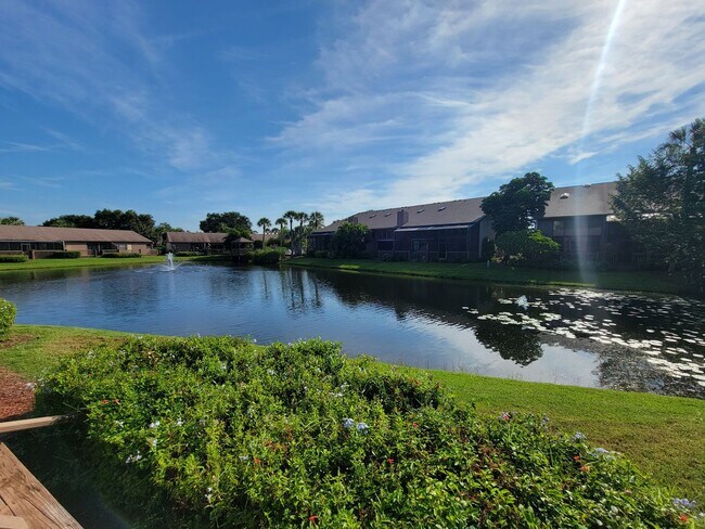 Building Photo - Cozy 2 bed/ 2 bath Villa in Beekman Lakes ...