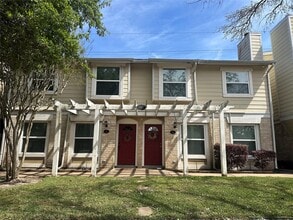 Building Photo - 744 Memorial Mews St