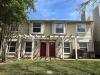 Building Photo - 744 Memorial Mews St