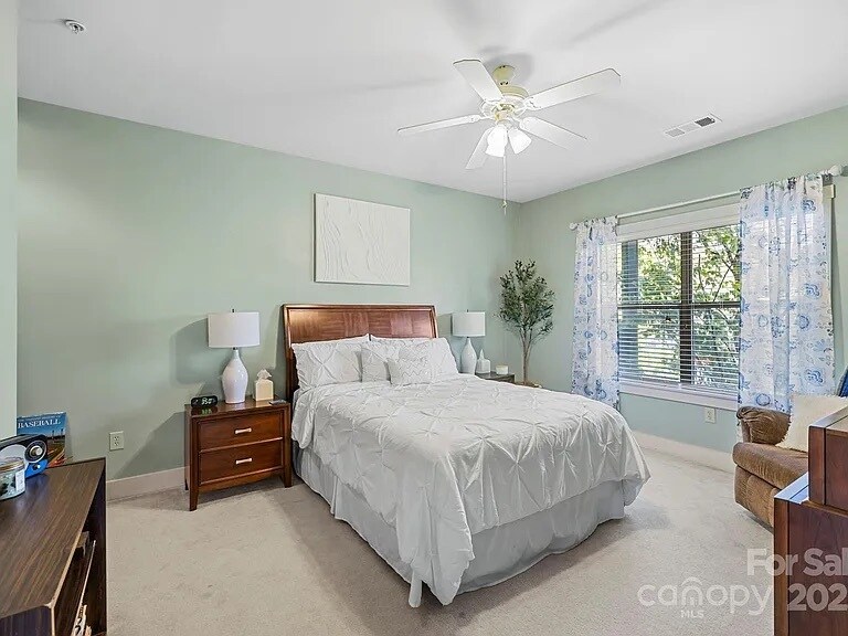 Building Photo - 9 Kenilworth Knls