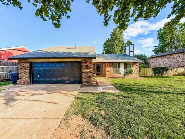 Building Photo - Beautifully Updated 4 Bedroom 2 Bathroom i...