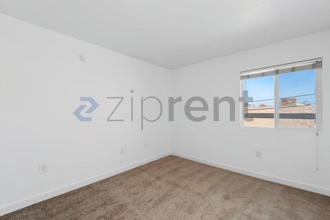 Building Photo - Unit B226