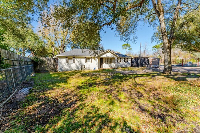 Building Photo - 11407 Iberia Dr