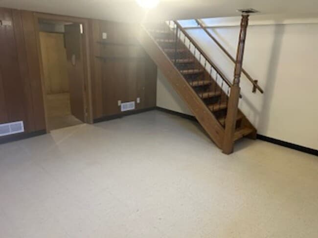 Building Photo - 734 Fairwood Dr