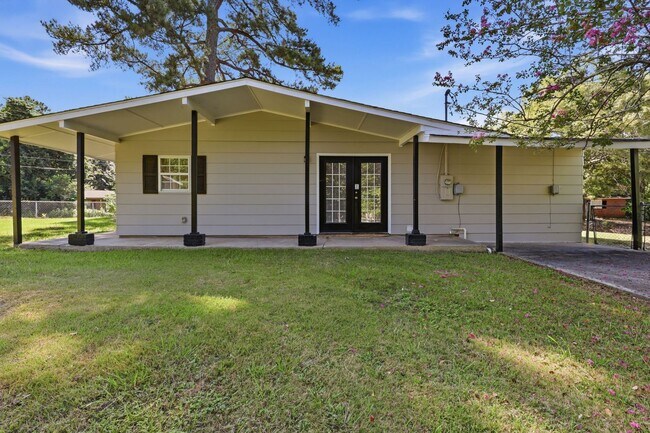 Building Photo - Corner Lot in Phenix City!