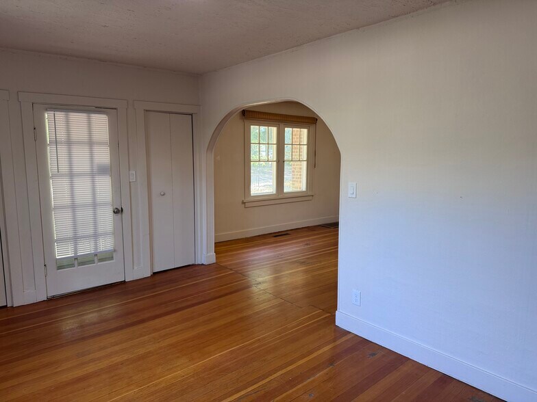Building Photo - 280 3rd St