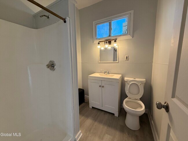 Building Photo - 184 Quail St