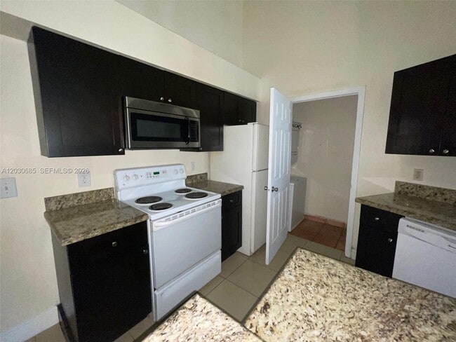 Building Photo - 9999 Summerbreeze Dr