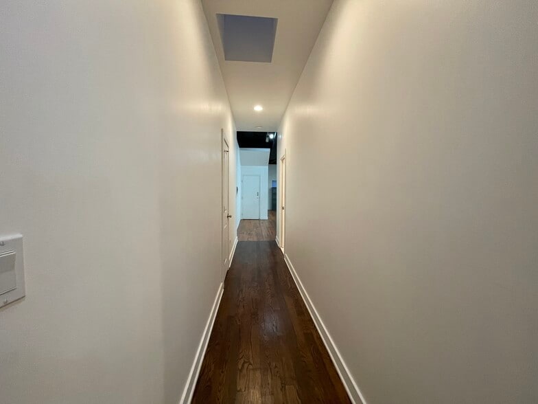 Building Photo - 3112 N California Ave