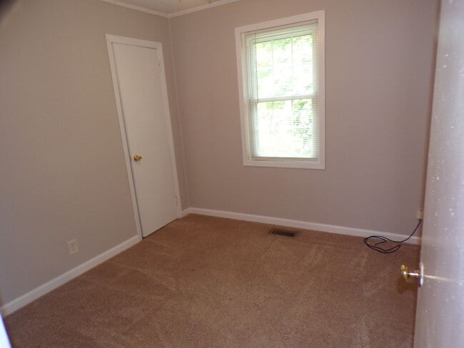 Building Photo - 1095 Foster Cir