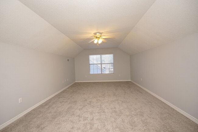 Building Photo - 4552 Knollwood Ln