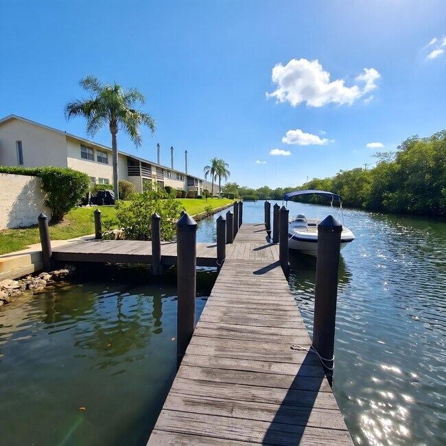 Building Photo - 1845 Robalo Dr
