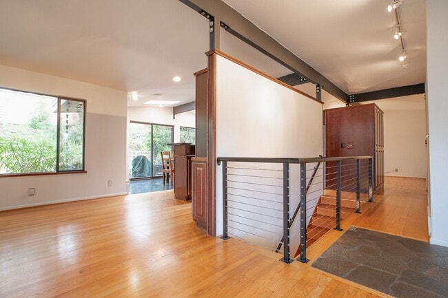 Building Photo - Magnolia 4 bedroom, 3 bathroom