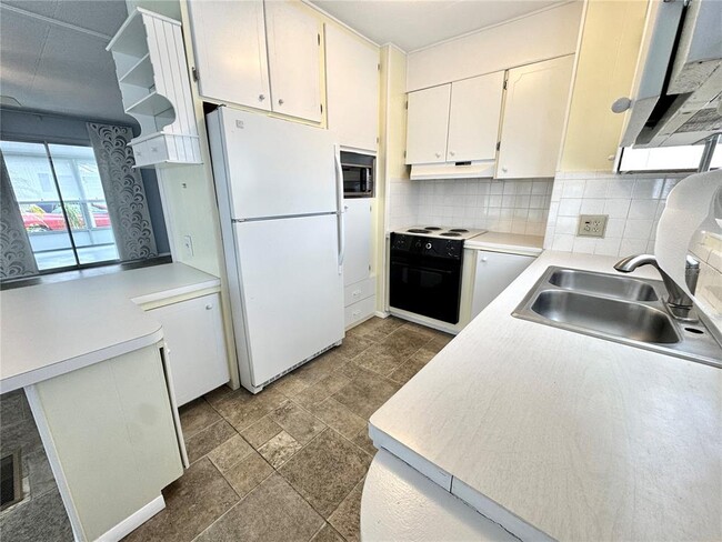 Building Photo - 410 49th Ave Terrace W