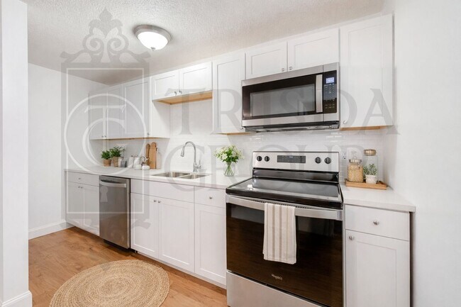Building Photo - Avail June 1st! Renovated Crafton 2BR Apt, A/C, Private laundry/storage, Parking, Pets OK!